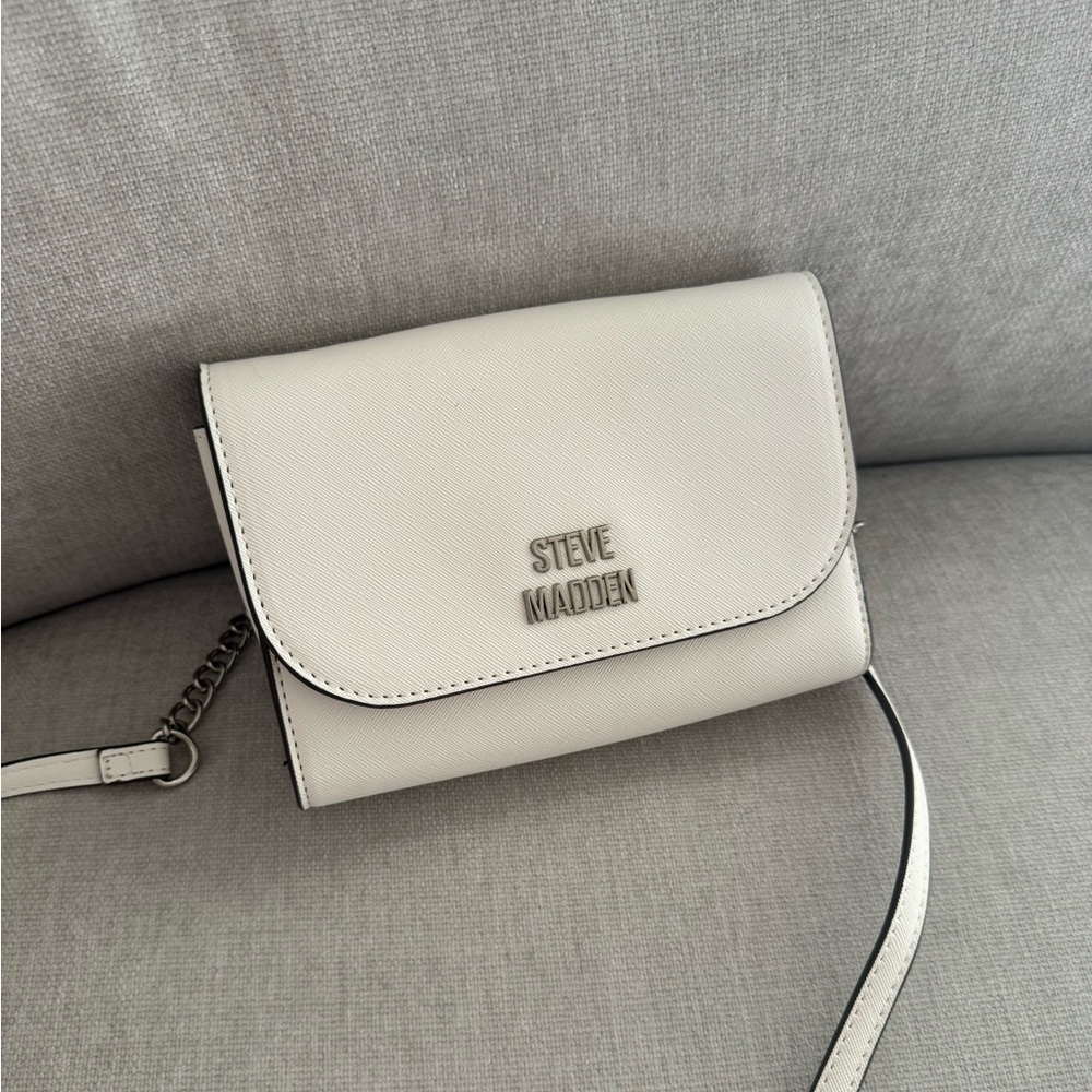 White cross body Steve Madden purse